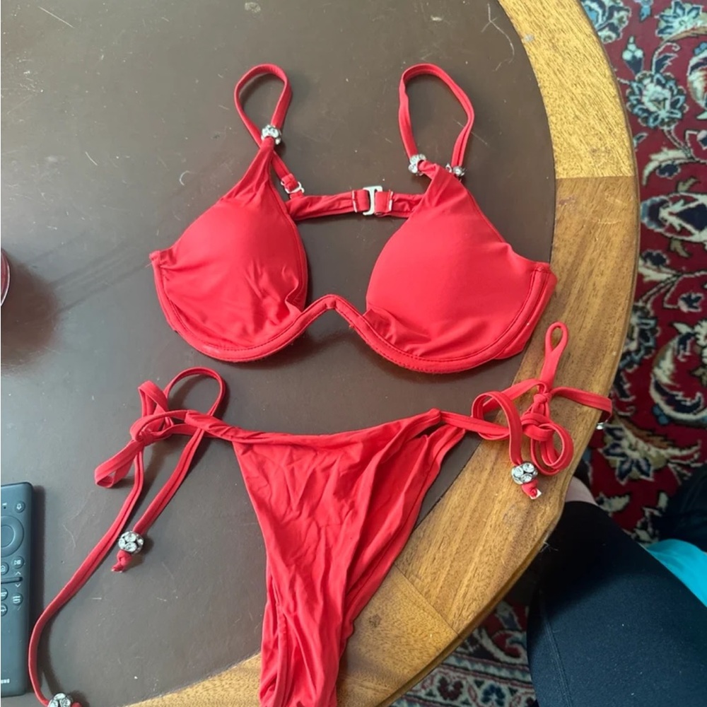 Bikini - Picture 3 of 3